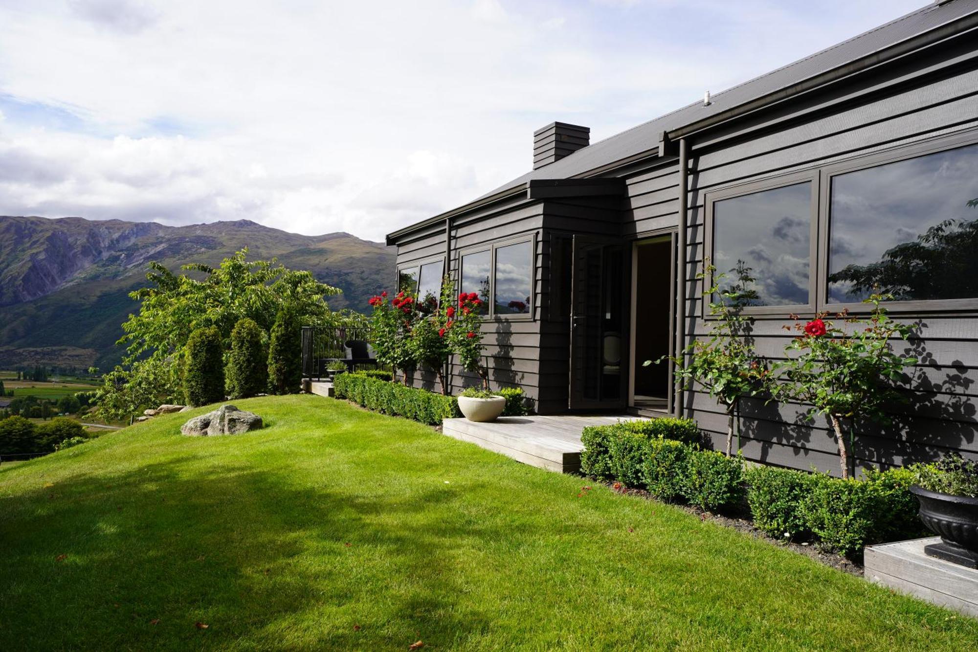 Mt Rosa Lodge Boutique Vineyard Accommodation Ванака Екстер'єр фото